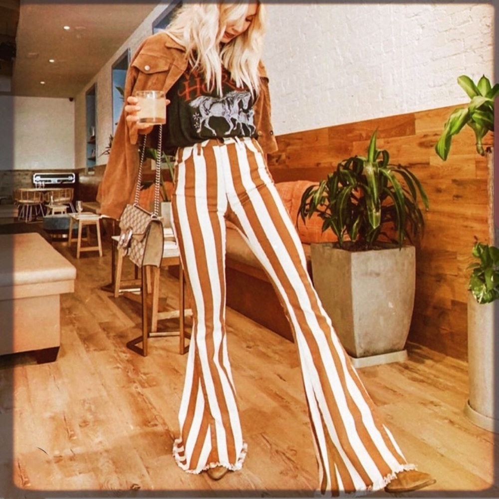 🌟FLASH SALE🌟 “SWEET JANE” Bell Flare Jeans - Picture 2 of 14